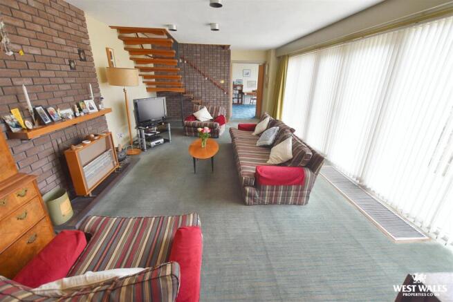 5 bed property, in Croesgoch, £325,000