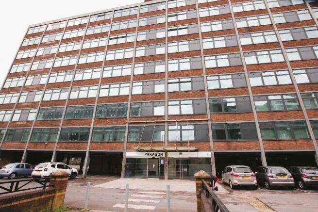 1 bed property, in Seymour Grove, £155,000