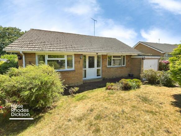 2 bed property, in Orchard Road, £300,000