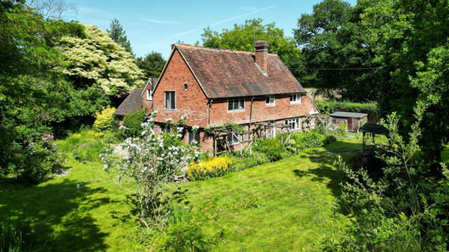 5 bed property, in Tonbridge Road, £900,000