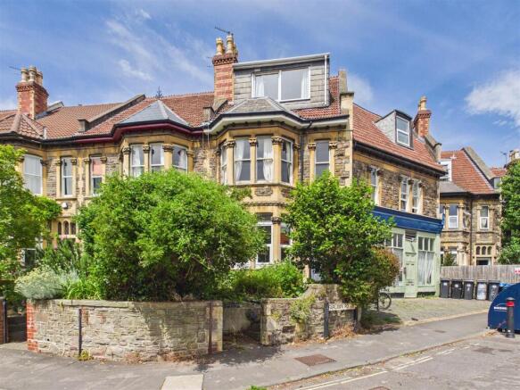 5 bed property, in Fairfield Road, £475,000
