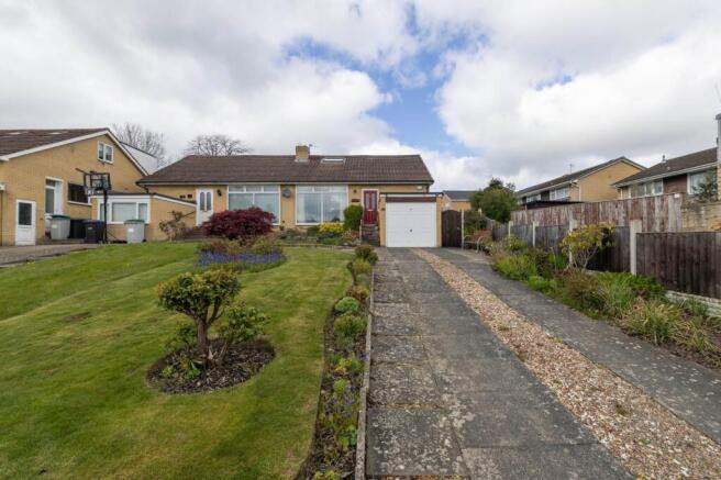 3 bed property, in Foxhills Crescent, £210,000