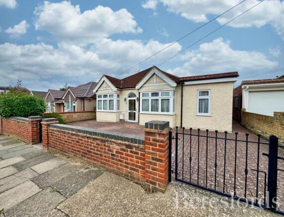 2 bed property, in Stanley Road, £550,000