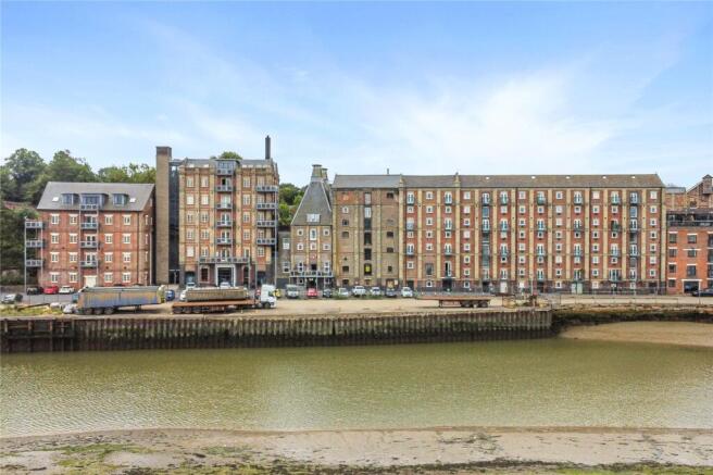 1 bed property, in The Quayside Maltings, £165,000