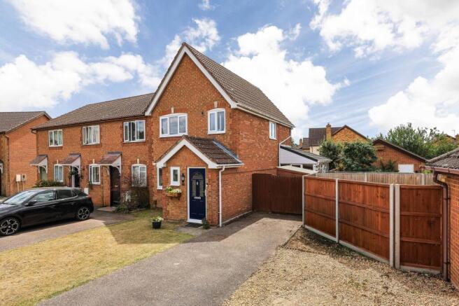 3 bed property, in Wood View, £325,000