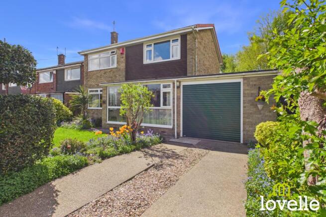 4 bed property, in Park Lane, £350,000