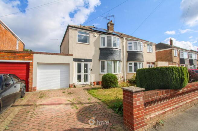 3 bed property, in Ridgewood Avenue, £180,000