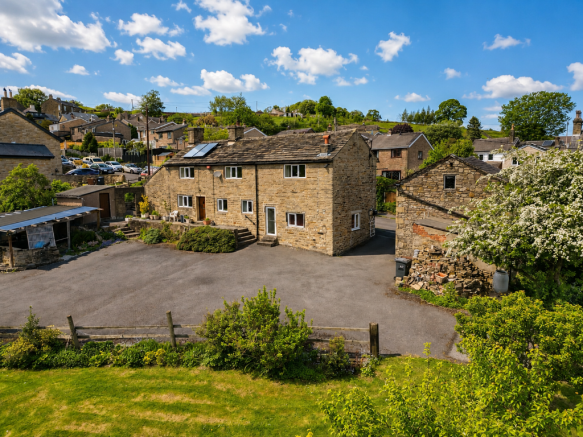 4 bed property, in Hodge Hey Farm, £775,000