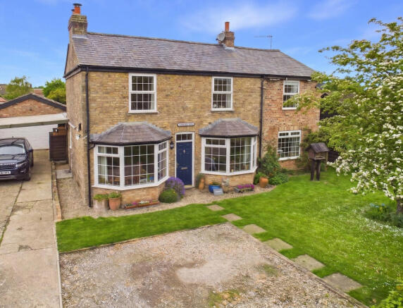4 bed property, in Southfield House, £450,000