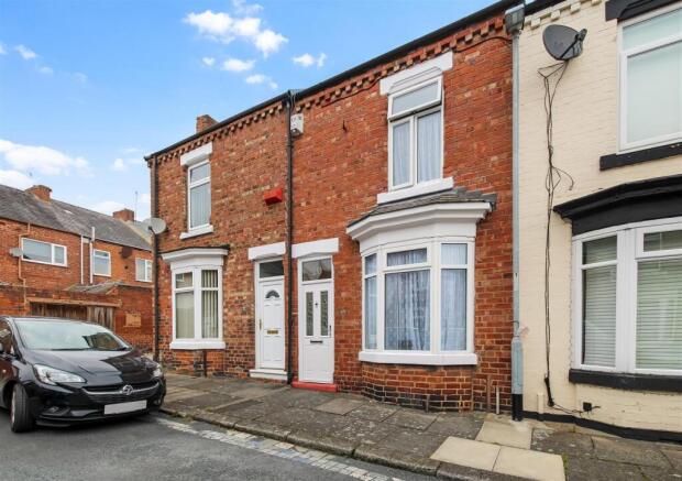 2 bed property, in Stewart Street, £82,500