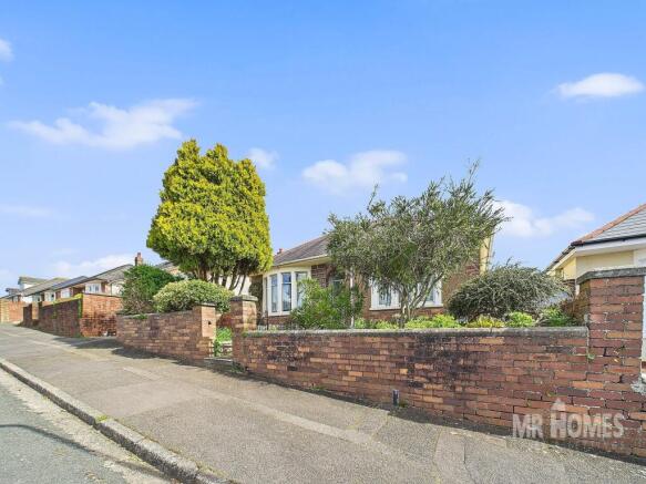 3 bed property, in Yorath Road, £450,000