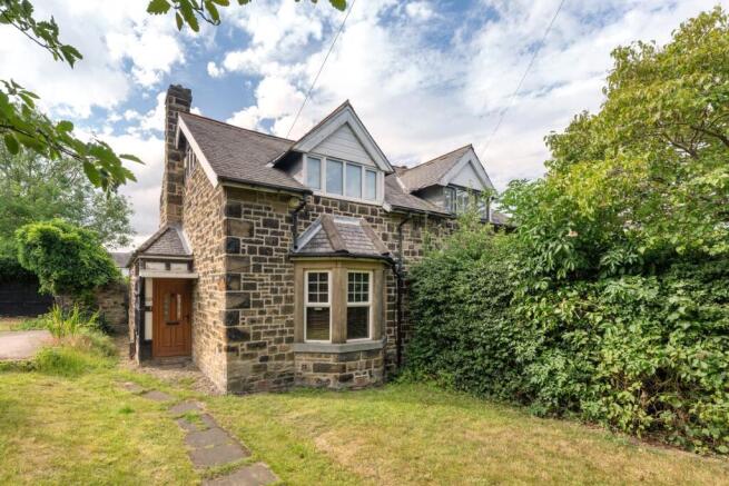 2 bed property, in North Avenue, £205,000