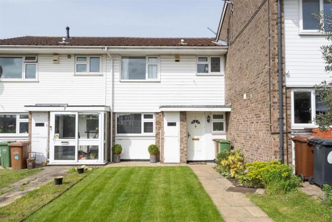 3 bed property, in Village Close, £585,000