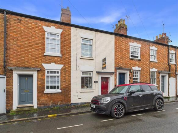 2 bed property, in Great William Street, £200,000