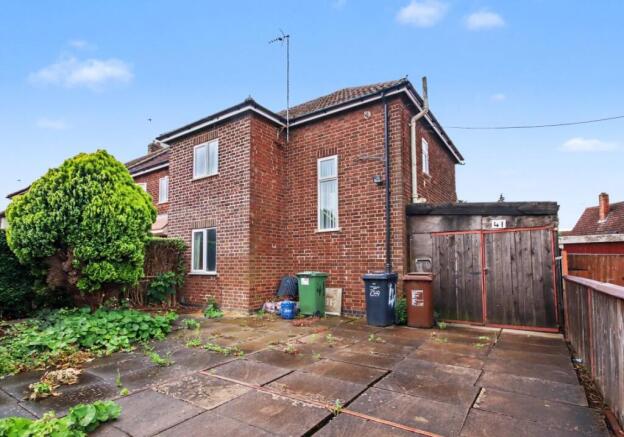 3 bed property, in 41 Whitworth Avenue, £110,000