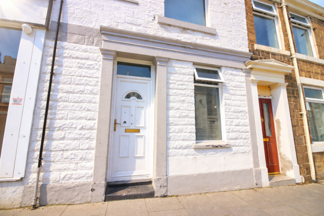 3 bed property, in Barnes Street, £100,000
