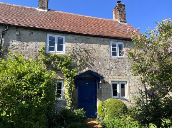2 bed property, in Hindon, £335,000