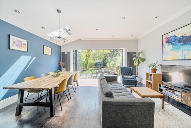 5 bed property, in Park Avenue South, £2,250,000