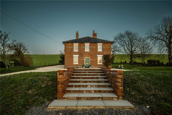 5 bed property, in Wantage Road, £1,575,000