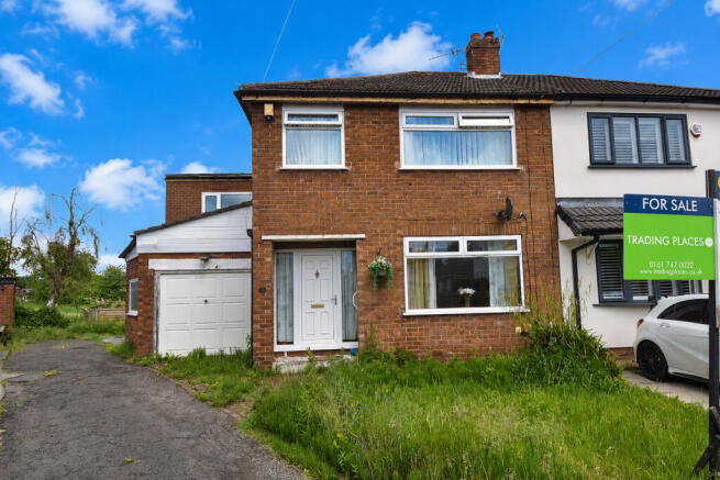 4 bed property, in Brook Grove, £300,000