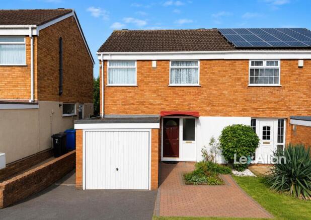 3 bed property, in Nursery Gardens, £225,000