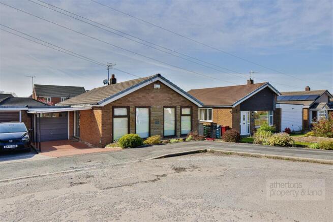 2 bed property, in Albany Drive, £275,000