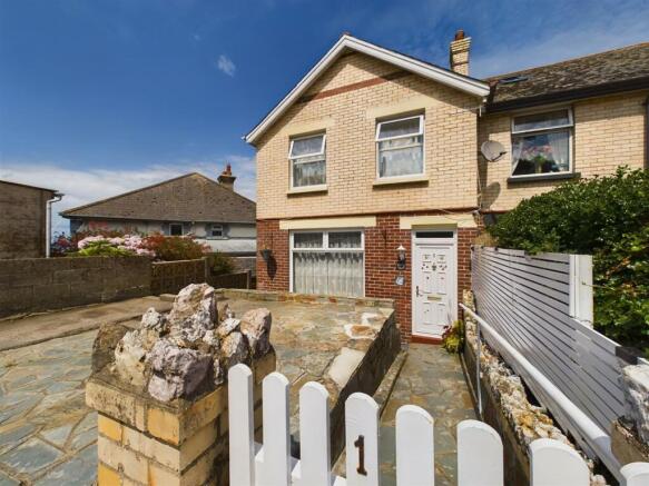 3 bed property, in Wyndthorpe Gardens, £323,400