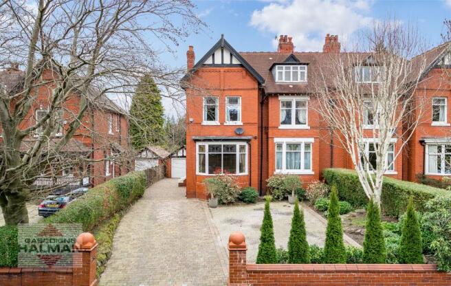 5 bed property, in Clifton Park Road, £895,000