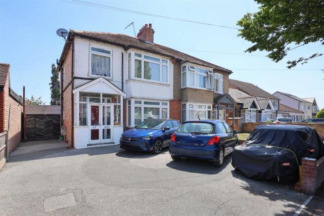 4 bed property, in Ferrers Avenue, £600,000