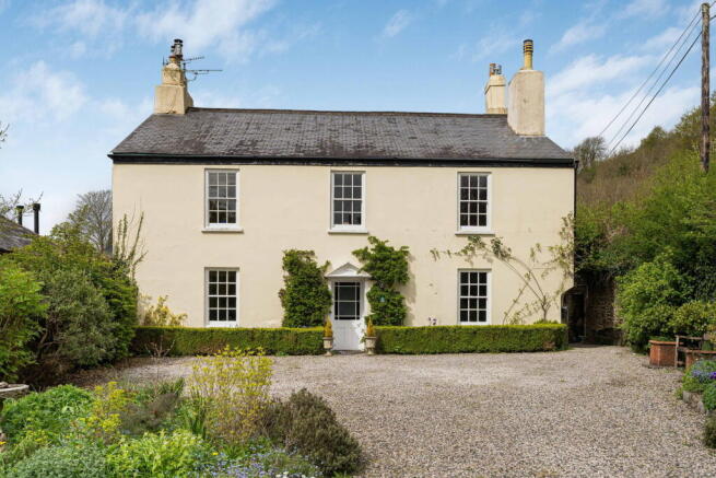 4 bed property, in Station Road, £950,000