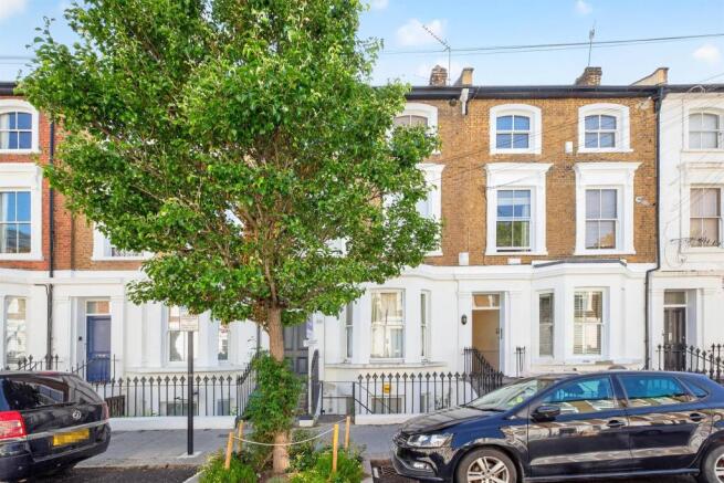 1 bed property, in Overstone Road, £275,000