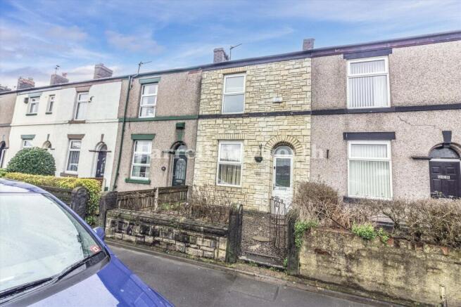 2 bed property, in Bury Road, £130,000