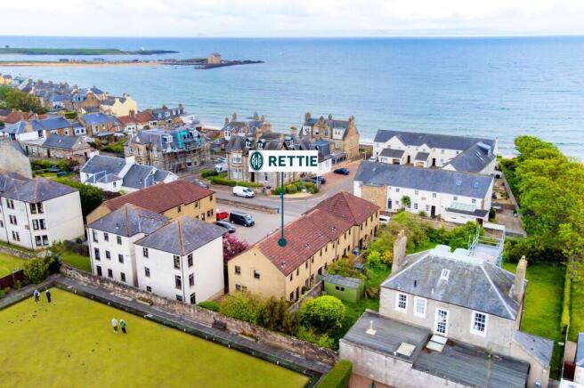 2 bed property, in Marine Park, £300,000