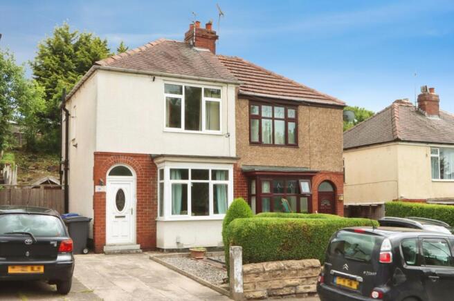 2 bed property, in Carrfield Road, £175,000