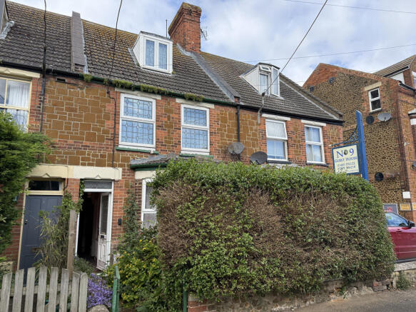 5 bed property, in Church Street, £225,000