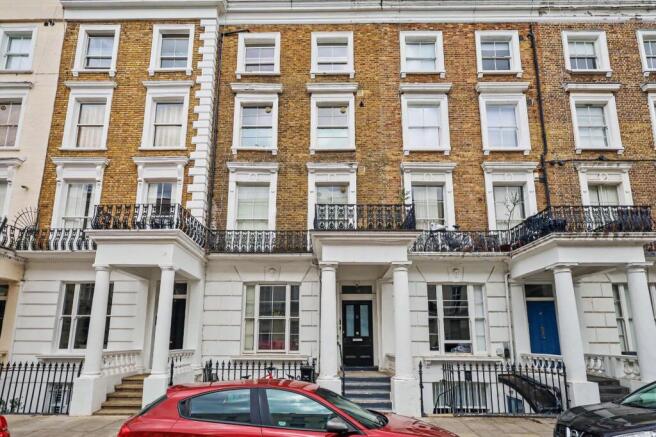 1 bed property, in St. Stephens Gardens, £350,000