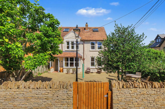 6 bed property, in Eynsham Road, £1,000,000