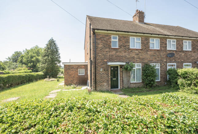 3 bed property, in Hillfield Road, £520,000