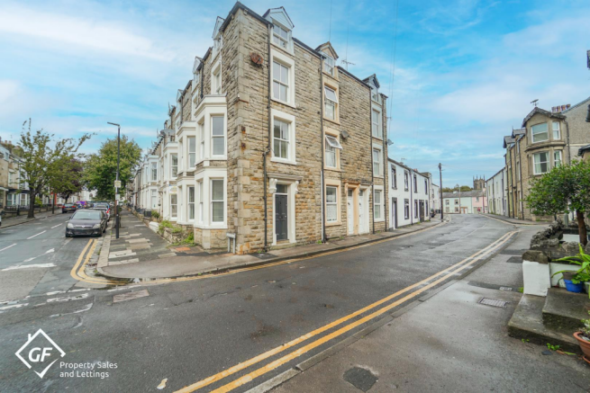 4 bed property, in Poulton Road, £130,000