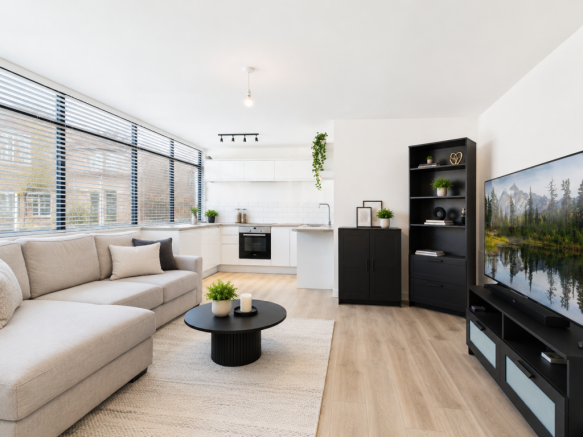 1 bed property, in Three Cocks Lane, £120,000