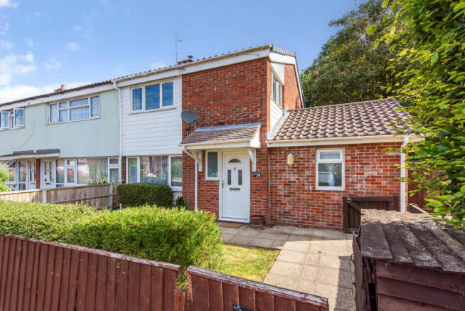 3 bed property, in Barnes Close, £380,000