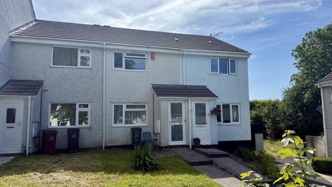 2 bed property, in Dunsterville Road, £215,000