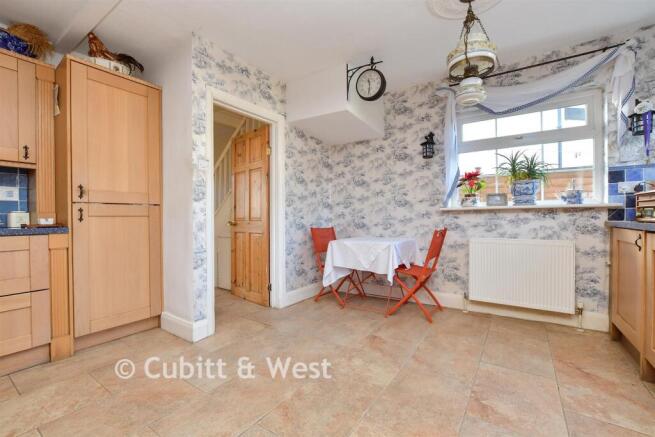 3 bed property, in Butter Hill, £575,000