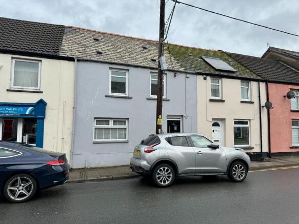 3 bed property, in Brecon Road, £150,000