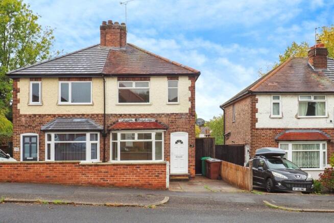 2 bed property, in Plantation Road, £189,950