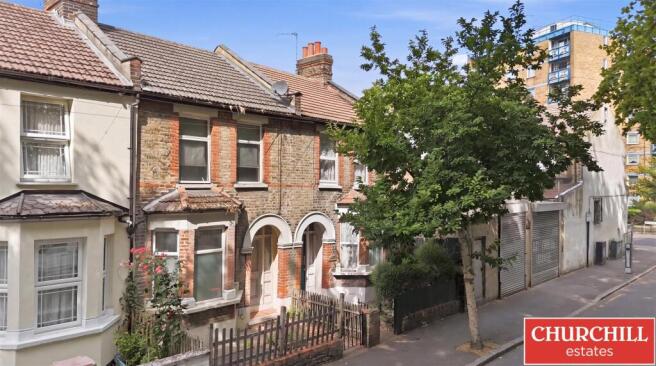 2 bed property, in Gainsborough Avenue, £380,000