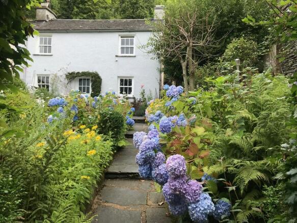 2 bed property, in Brimstock, £575,000