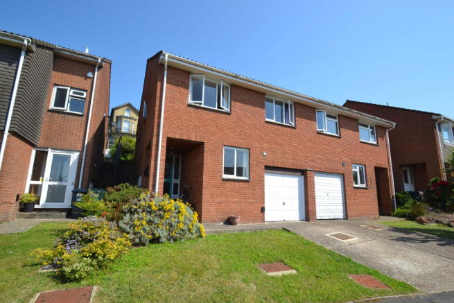 3 bed property, in Holly Tree Close, £225,000