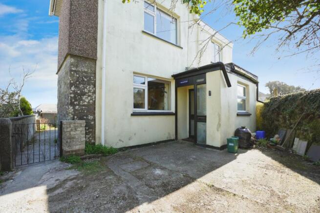 2 bed property, in Penhale Road, £220,000