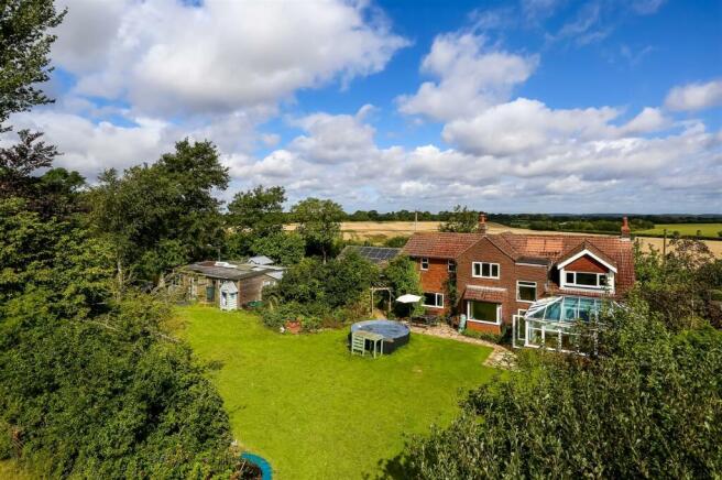 4 bed property, in Hattingley Road, £1,250,000